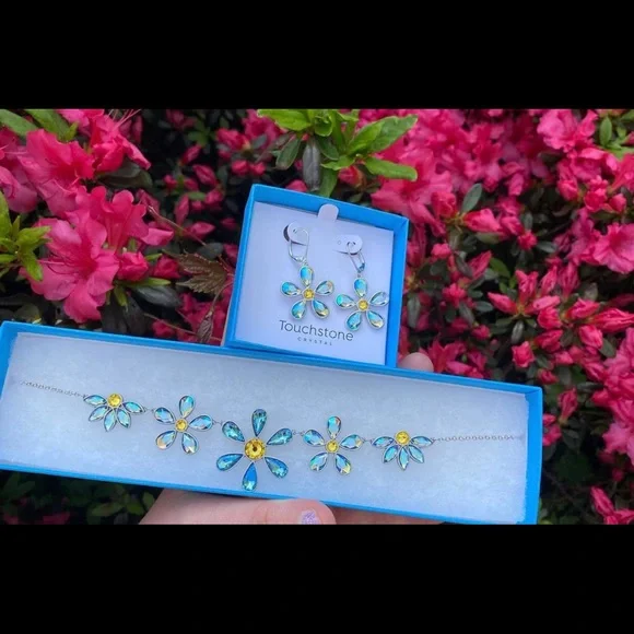 Touchstone Crystal by Swarovski Fresh as a Daisy necklace BNIB better in person! - Picture 9 of 9